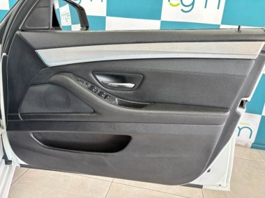 15453BMW520i005-th.jpg