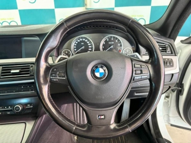 15453BMW520i011-th.jpg