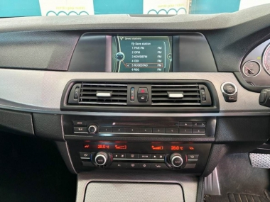 15453BMW520i012-th.jpg