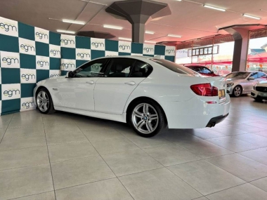 15453BMW520i015-th.jpg