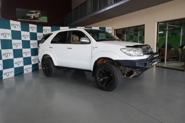 16595ToyotaFortuner001-1-th.jpg