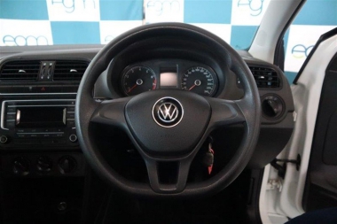 16608VWPoloVivo010-th.jpg