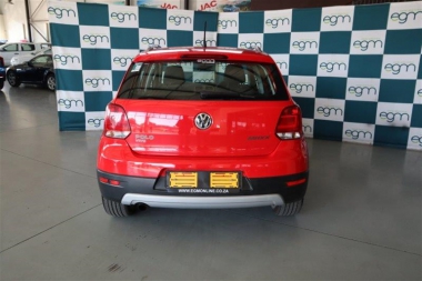 16741VolkswagenPoloVivo015-th.jpg