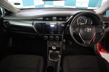 16909ToyotaAuris008-th.jpg