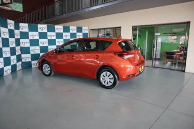 16909ToyotaAuris014-th.jpg