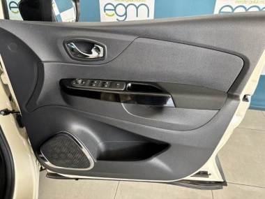 16934RenaultCapturDynamic005-1-th.jpg