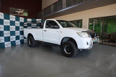 2015 Toyota Hilux ( II) 2.5 D-4D SRX 4X4 Single Cab - ABS, AIRCON, ELECTRIC WINDOWS, TOWBAR, AIRBAGS, ALARM, PARTIAL-SERVICE RECORD, RADIO, USB, AUX, CD, SPARE KEYS. Finance available, trade-ins welcome, Rental, T&C'S apply!!!