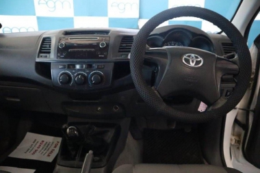 16997ToyotaHiluxSRX007-th.jpg