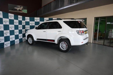 17003ToyotaFortuner019-th.jpg