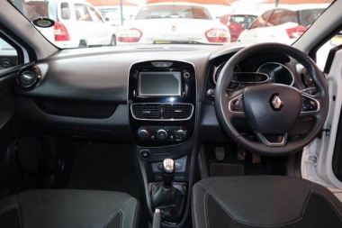 17024RenaultClio007-th.jpg