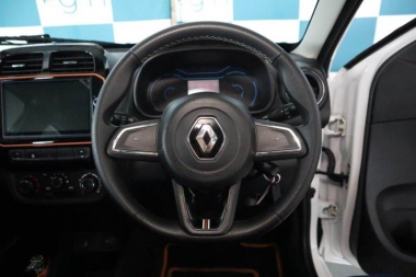 17101RenaultKwid010-th.jpg