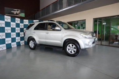 17118ToyotaFortuner001-1-th.jpg