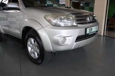 17118ToyotaFortuner003-th.jpg