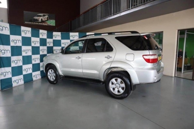 17118ToyotaFortuner018-th.jpg