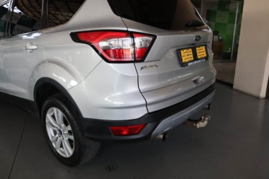 17125FordKuga021-th.jpg