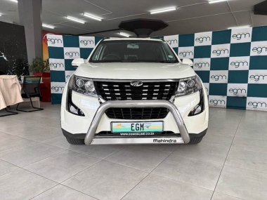 17290MahindraXUV002-th.jpg