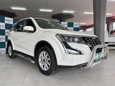 17290MahindraXUV003-th.jpg