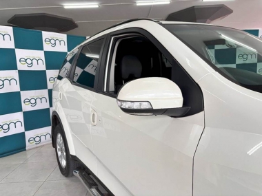 17290MahindraXUV004-th.jpg