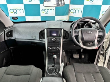 17290MahindraXUV008-th.jpg