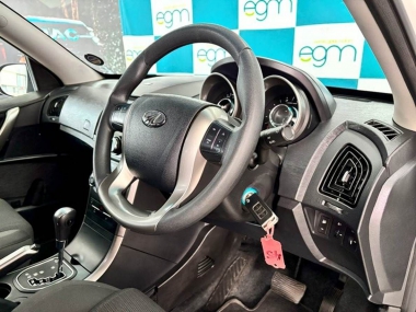 17290MahindraXUV009-th.jpg