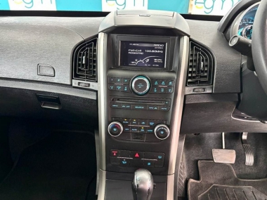 17290MahindraXUV011-th.jpg