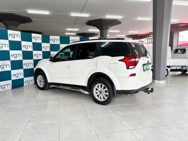17290MahindraXUV016-th.jpg