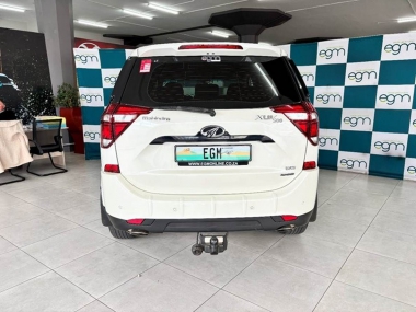 17290MahindraXUV017-th.jpg