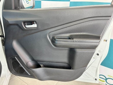 17304ToyotaVitz005-th.jpg