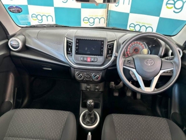 17304ToyotaVitz008-th.jpg