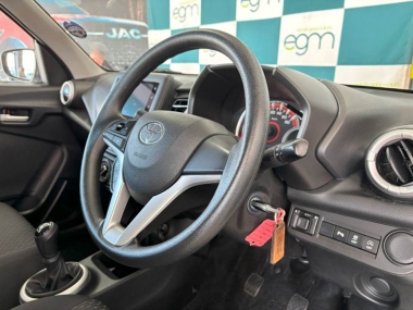 17304ToyotaVitz009-th.jpg
