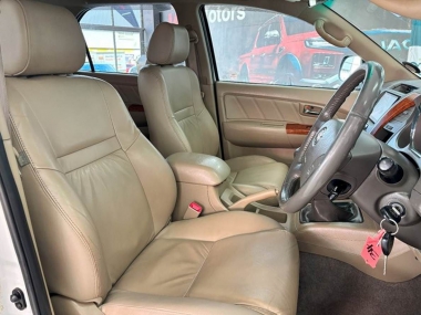 17321ToyotaFortuner006-th.jpg