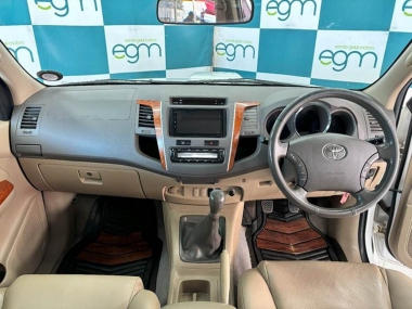 17321ToyotaFortuner008-th.jpg