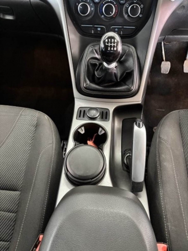 17406FordKugaEcoBoostAmbiente013-th.jpg