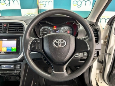 17412ToyotaUrbanCruiser010-th.jpg