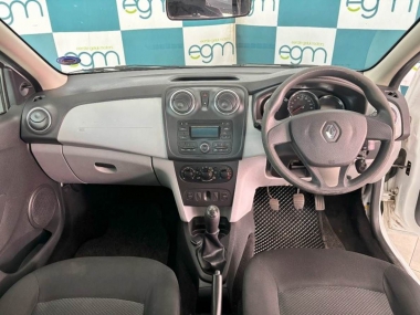 17415RenaultSandero008-th.jpg