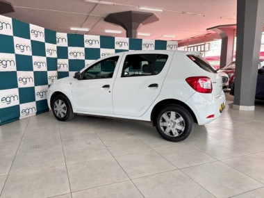 17415RenaultSandero016-th.jpg