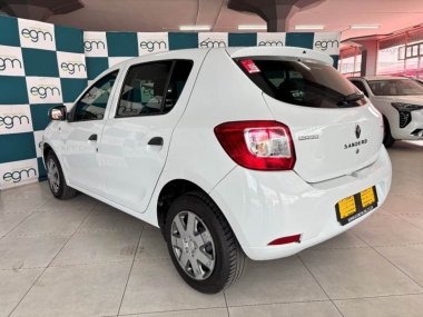 17415RenaultSandero018-th.jpg