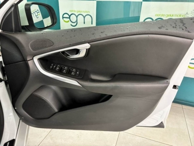 17419VolvoMomentumGeartonic005-th.jpg