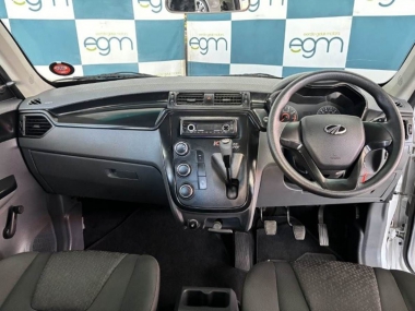 17437MahindraKUV008-th.jpg