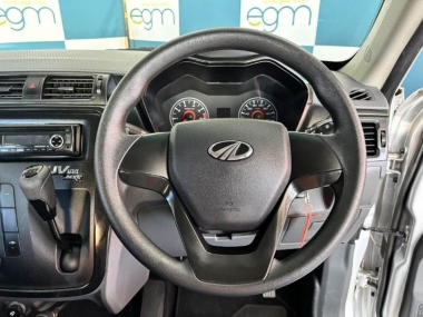17437MahindraKUV010-th.jpg
