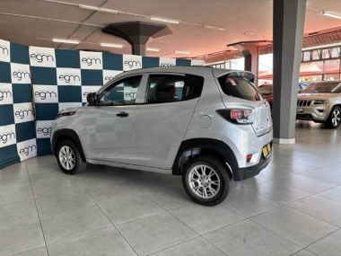 17437MahindraKUV014-th.jpg