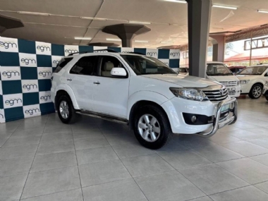 2011 Toyota Fortuner III 4.0 V6 Auto Raised Body Heritage Edition  - ABS,AIRCON,ELECTRIC WINDOWS,LEATHER SEATS,TOWBAR,AIRBAGS,ALARM,CRUISE CONTROL,FULL-SERVICE RECORD,RADIO,BLUETOOTH,USB,CD. Finance available, Trade-ins welcome, Delivery country wide, T&C'S apply!!!