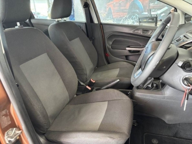 17453FordFiestaAmbiente005-th.jpg