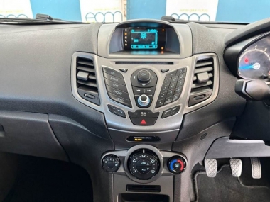 17453FordFiestaAmbiente010-th.jpg