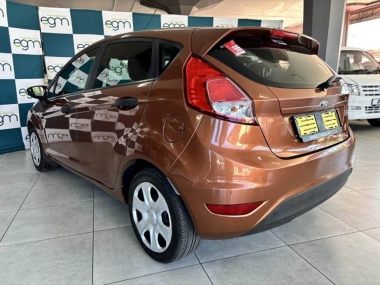 17453FordFiestaAmbiente016-th.jpg