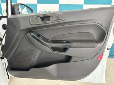 17459FordFiestaAmbient005-th.jpg