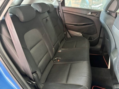 17470HyundaiTucson007-th.jpg