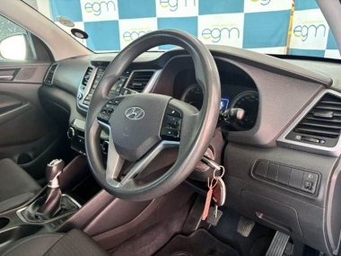 17470HyundaiTucson009-th.jpg