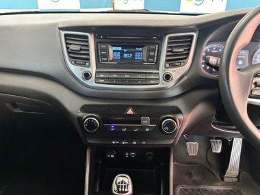 17470HyundaiTucson011-th.jpg