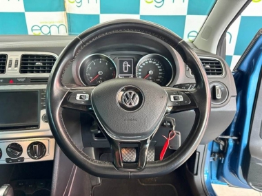 17474VWPoloHighline010-th.jpg